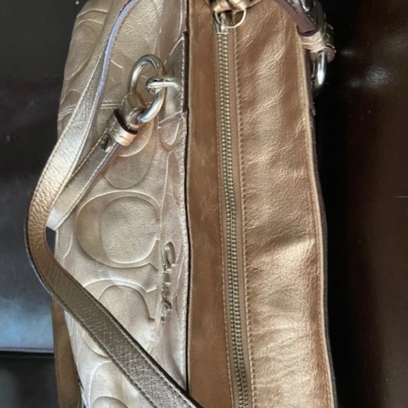 Coach Bag! - Picture 3 of 4